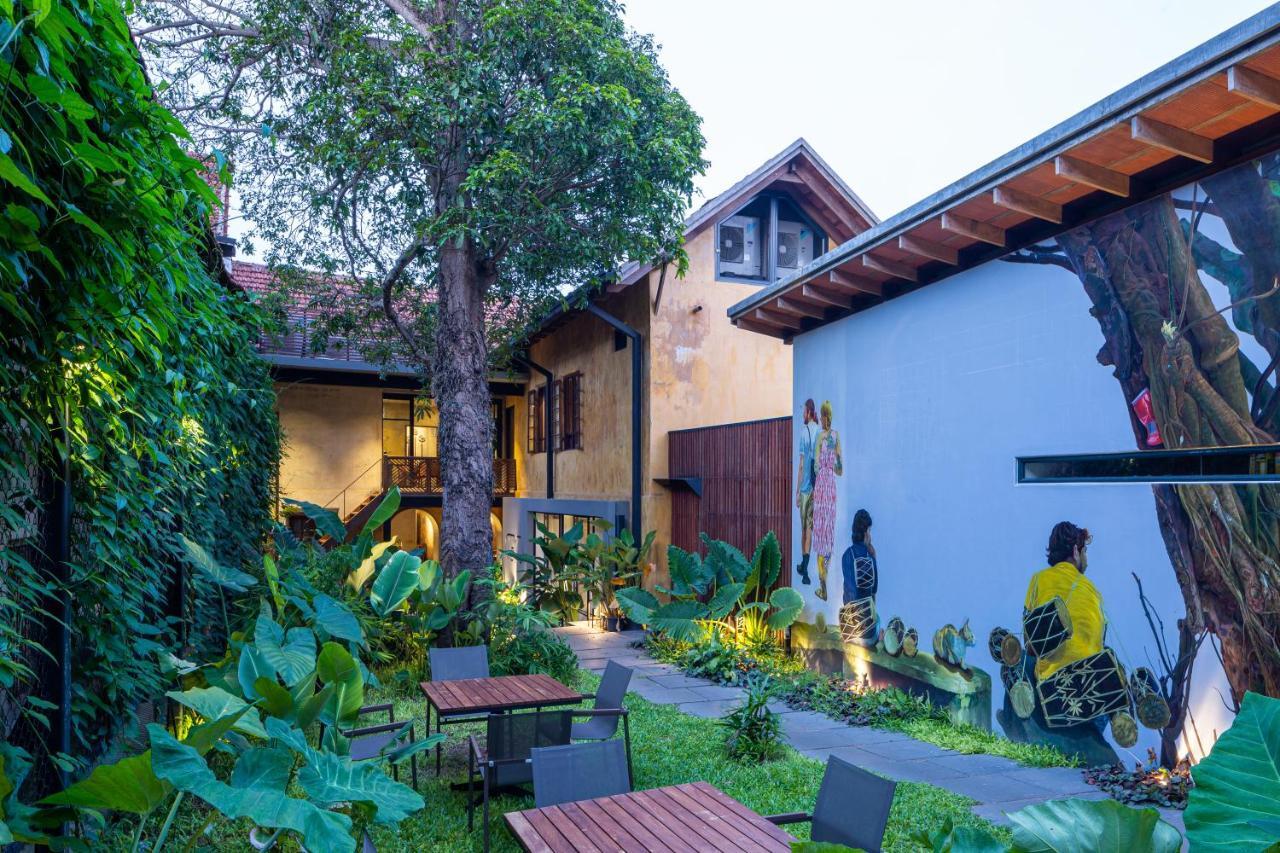 The Postcard Mandalay Hall, Kochi Exterior foto
